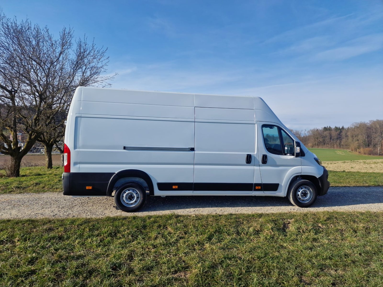 Pallet transport — on time for trade and industry